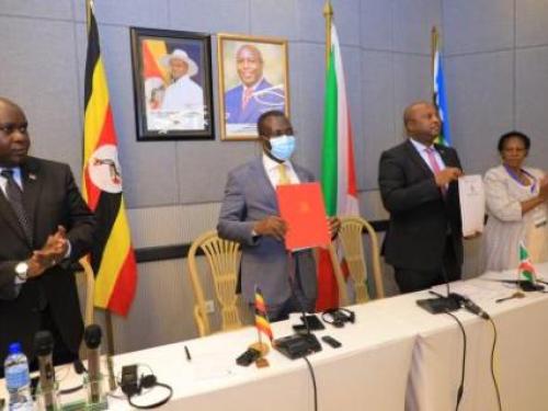 The signing of MOUs at the Uganda Burundi JPC